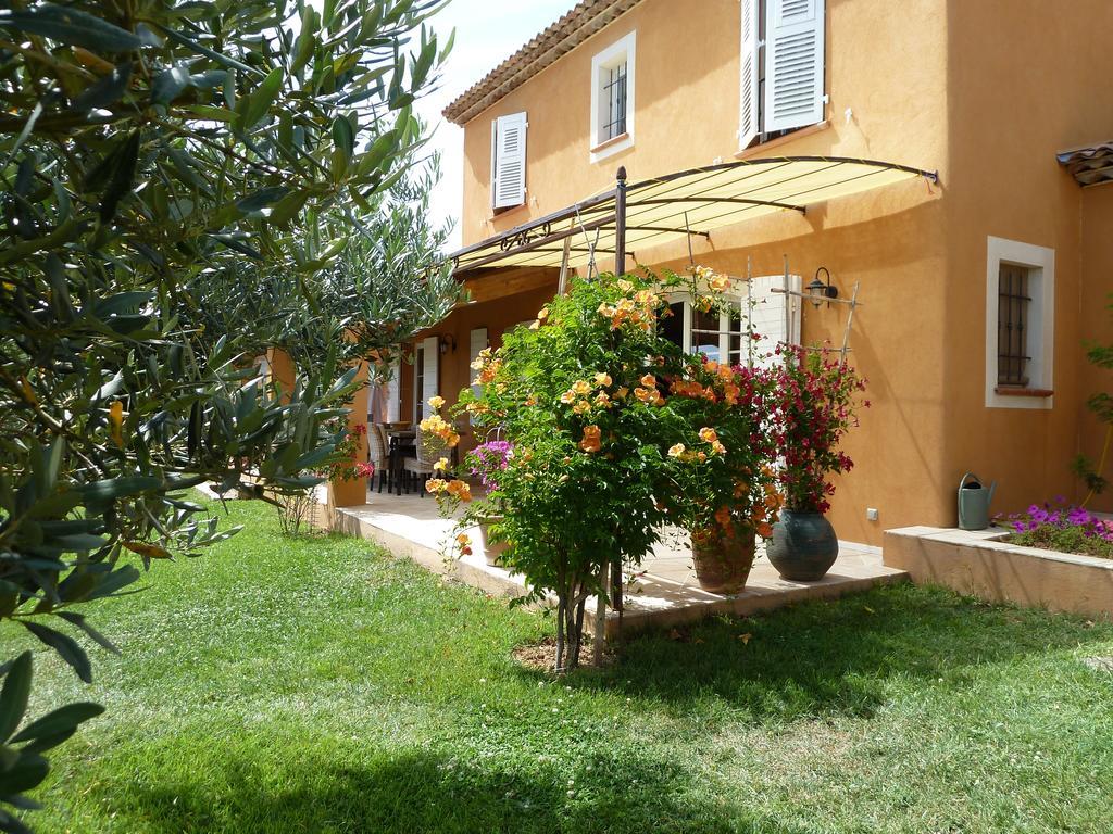 Mas De L'Olivette Panzió Cotignac Kültér fotó
